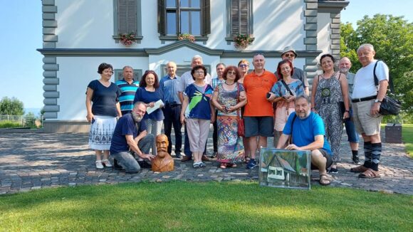 FOTO | Vizitatorii Muzeului Petőfi Sándor de la Castelul Teleki din Coltău pot admira de azi, bustul lui Jókai Mór  și o nouă pictură