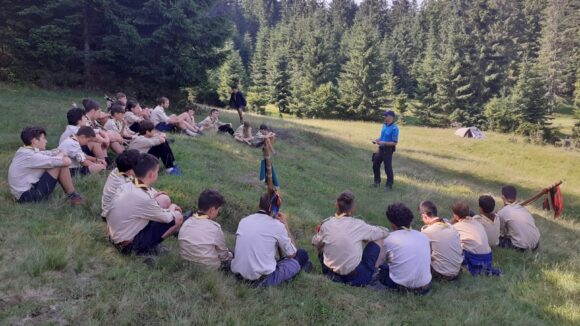 Cercetași în tabără la Cavnic alături de jandarmii montani