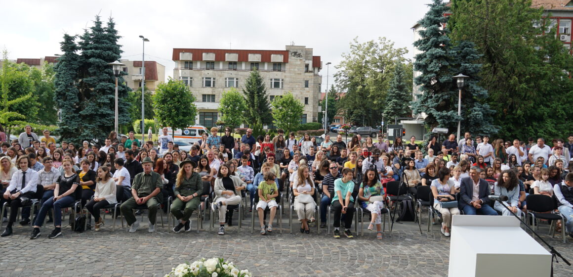 FOTO-VIDEO | S-a sărbătorit excelența, au fost premiați șefii de promoție a școlilor și liceelor din Maramureș FOTO-VIDEO | S-a sărbătorit excelența, au fost premiați șefii de promoție a școlilor și liceelor din Maramureș