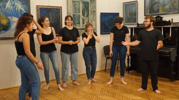 Aici și acum – un spectacol inedit la Casa Teleki