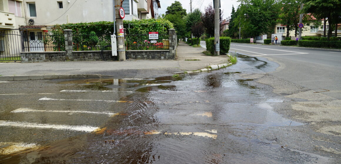 Vital | Avarie la rețeaua de apă pe strada Victoriei din Baia Mare Vital | Avarie la rețeaua de apă pe strada Victoriei din Baia Mare