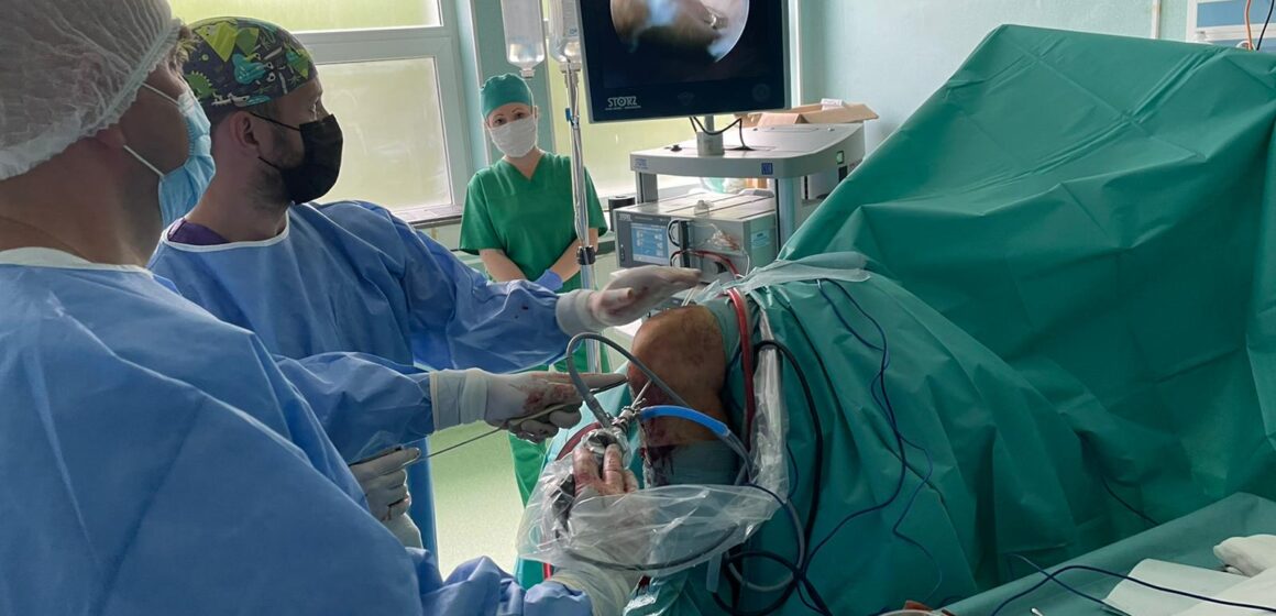 O nouă clasă de operații chirurgicale artroscopice la Spitalul Județean de Urgență ”Dr. Constantin Opriș” din Baia Mare