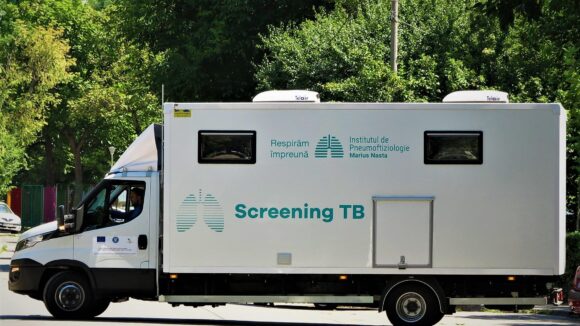 12 comune maramureșene vor beneficia de serviciile caravanei de testare gratuită a sănătății plămânilor și depistare activă a tuberculozei