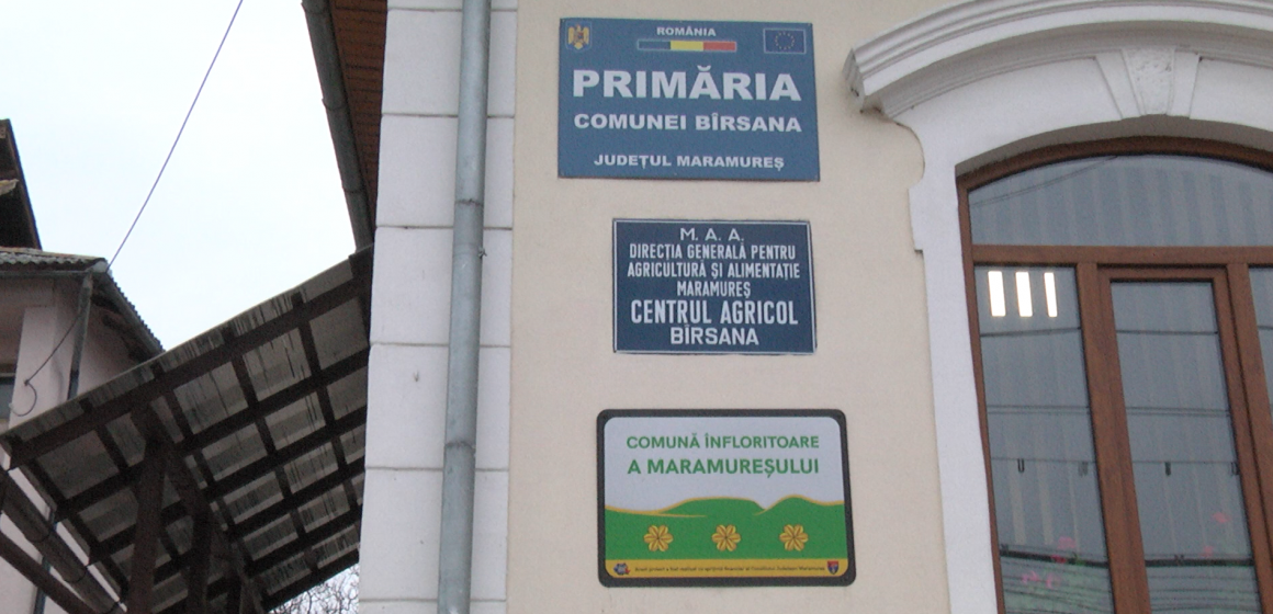 O parte din geamurile Primăriei Bârsana au fost sparte O parte din geamurile Primăriei Bârsana au fost sparte