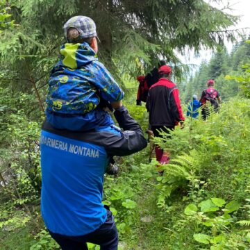 Rătăciți, au fost salvați de jandarmii montani și de salvamontiști