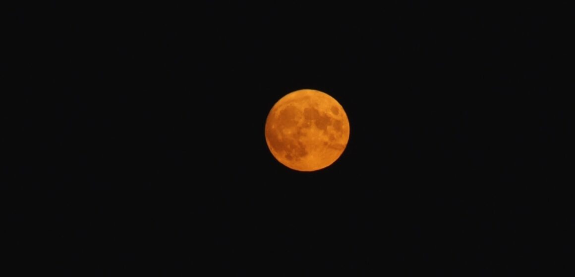 Video | Cum e cu Luna și culorile ei Video | Cum e cu Luna și culorile ei