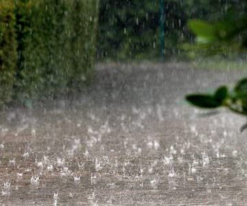 AVERTIZARE METEO: Cod portocaliu, frecvente descărcări electrice și aversiuni torențiale azi, 10 iulie