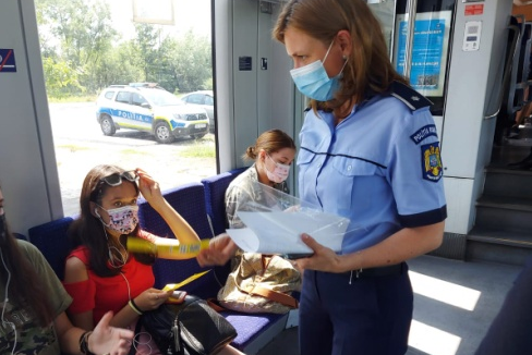 Campania ”Selfie-ul pe tren nu ia like-uri, ia vieți!” continuă și în vacanță Campania ”Selfie-ul pe tren nu ia like-uri, ia vieți!” continuă și în vacanță