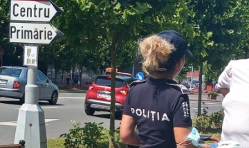 Polițiștii, la discuții cu băimărenii, spre a-i povățui cum să se păzească de hoți