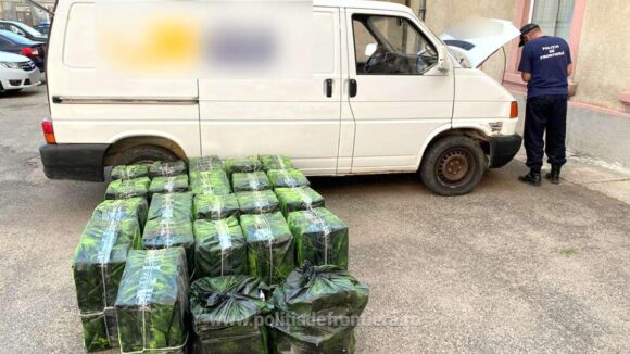Video | Maramureșean reținut după ce a fost prins cu aproape 15.000 de pachete cu țigări de contrabandă Video | Maramureșean reținut după ce a fost prins cu aproape 15.000 de pachete cu țigări de contrabandă