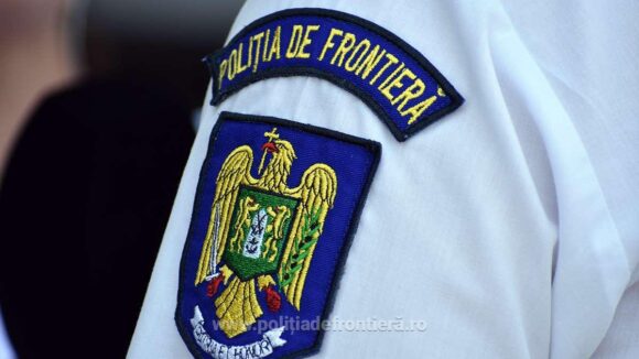Minor ascuns sub o pătură, pe bancheta din spate a unui autoturism, pentru a fi scos ilegal din ţară Minor ascuns sub o pătură, pe bancheta din spate a unui autoturism, pentru a fi scos ilegal din ţară