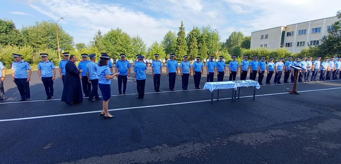 82 de jandarmi avansați în grad