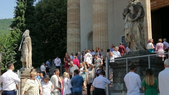 Adormirea Maicii Domnului sau Sfânta Mărie Mare Adormirea Maicii Domnului sau Sfânta Mărie Mare
