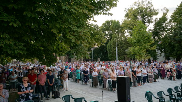 Video | Hramul bisericii romano-catolic Sfânta Treime, sărbătoarea orașului Video | Hramul bisericii romano-catolic Sfânta Treime, sărbătoarea orașului