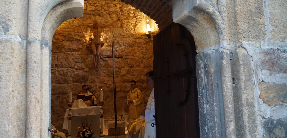 Foto | Liturghie la capela Turnului Sfântul Ștefan