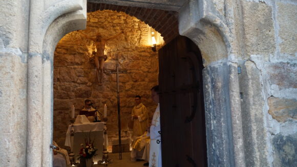Foto | Liturghie la capela Turnului Sfântul Ștefan Foto | Liturghie la capela Turnului Sfântul Ștefan