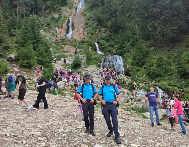 Galerie foto | Cu jandarmii în tabără