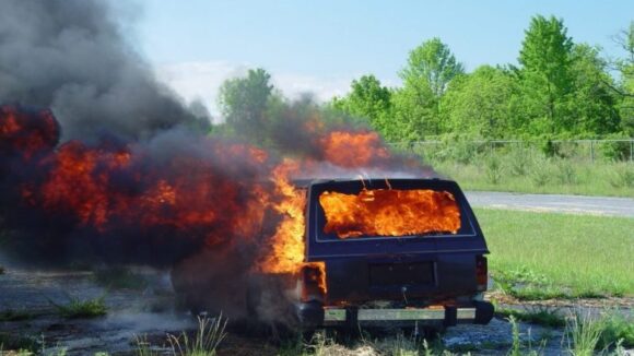 Reținut pentru distrugere, și-a incendiat propriul autoturism, pagube de aproximativ 5000 de euro Reținut pentru distrugere, și-a incendiat propriul autoturism, pagube de aproximativ 5000 de euro