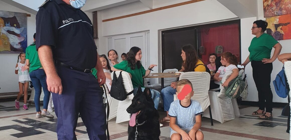 Foto | Ofițerul patruped Teba, în tabără la Cavnic