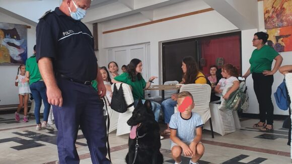 Foto | Ofițerul patruped Teba, în tabără la Cavnic Foto | Ofițerul patruped Teba, în tabără la Cavnic