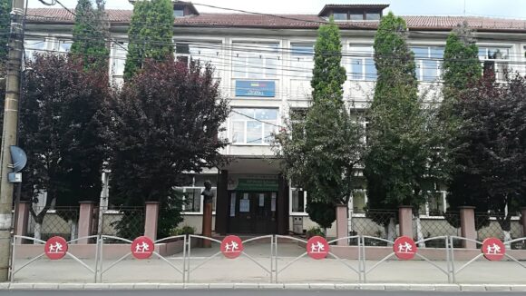 Conducerea Școlii Gimnaziale “Lucian Blaga” Baia Mare discriminează și încalcă egalitatea de șanse la educație Conducerea Școlii Gimnaziale “Lucian Blaga” Baia Mare discriminează și încalcă egalitatea de șanse la educație