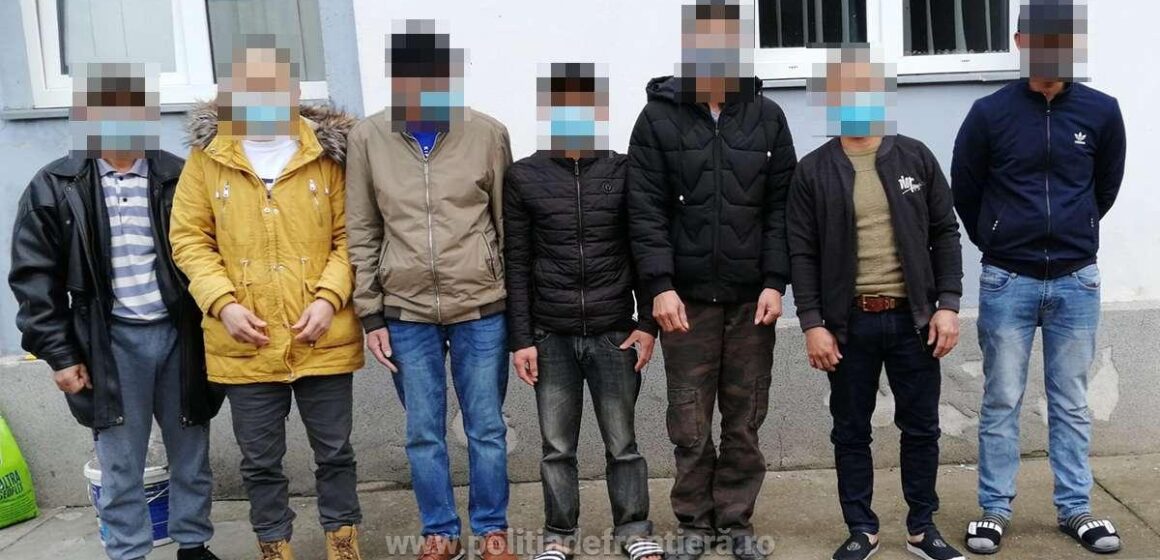 Opriți pe când încercau să treacă ilegal granița Opriți pe când încercau să treacă ilegal granița