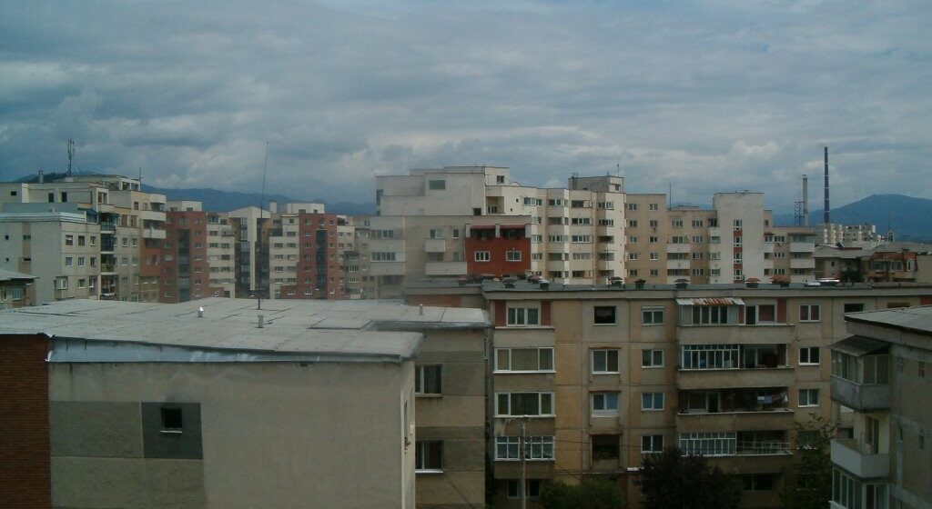 O femeie de 68 de ani din Baia Mare a decedat, după ce a căzut de la balcon