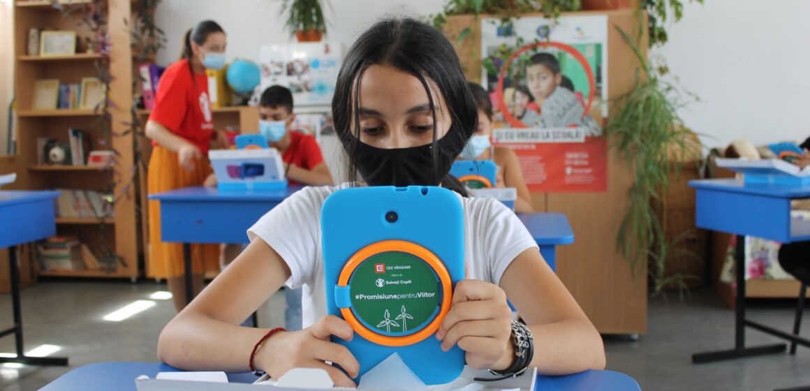 Copiii din comunităţile urbane defavorizate, cei mai dezavantajaţi de educaţia online Copiii din comunităţile urbane defavorizate, cei mai dezavantajaţi de educaţia online