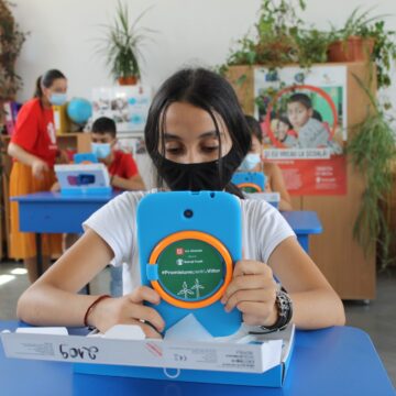 Copiii din comunităţile urbane defavorizate, cei mai dezavantajaţi de educaţia online