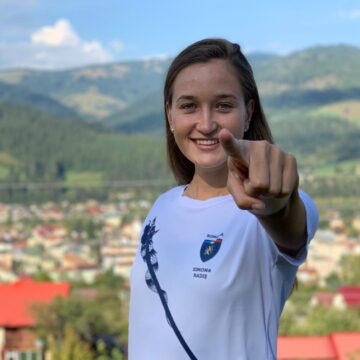 Campioana olimpică Simona Radiș a scos la licitație un tricou cu autograf într-un scop caritabil
