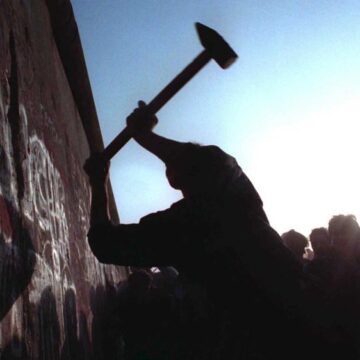 9 noiembrie – zi istorică – cade Zidul Berlinului