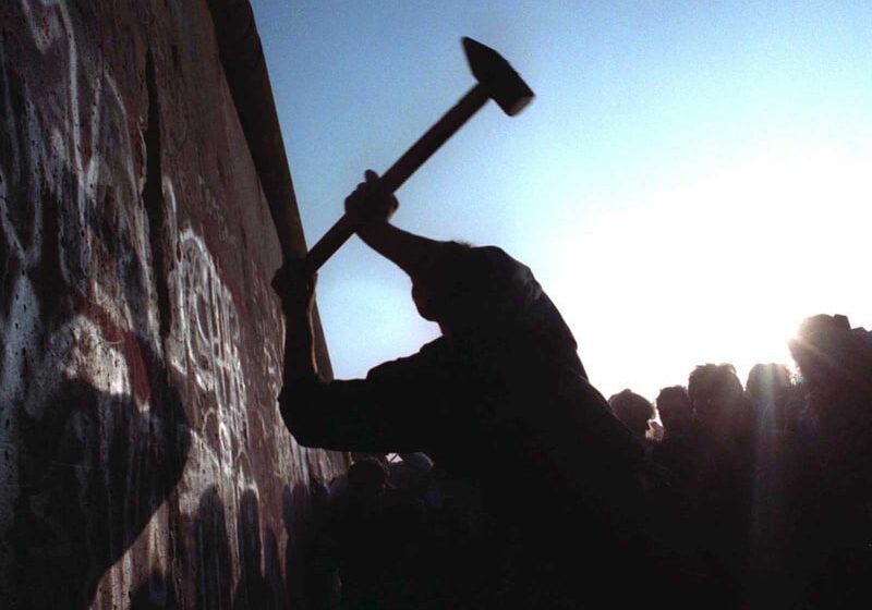 9 noiembrie – zi istorică – cade Zidul Berlinului