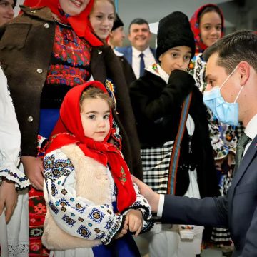 Ionel Bogdan: Sute de colindători, cu mic, cu mare, ne-au vestit Nașterea Mântuitorului Ionel Bogdan: Sute de colindători, cu mic, cu mare, ne-au vestit Nașterea Mântuitorului