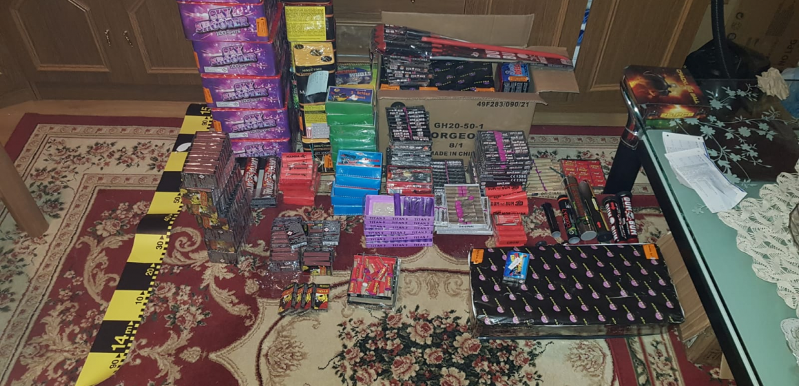 600 de kilograme de articole pirotehnice confiscate în urma unor percheziții