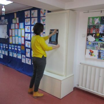 Expoziția ”Somnoroase păsărele”, cu desene ale copiilor, la Biblioteca Județeană