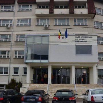 Video | A început preluarea cererilor pentru bilete de tratament la Casa Județeană de Pensii Maramureș