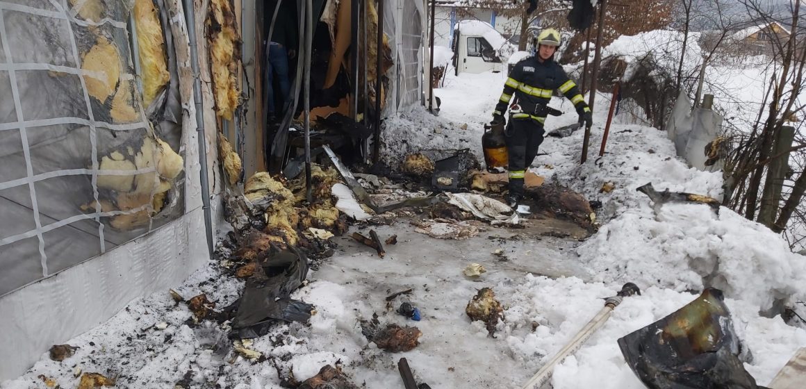 Incendiu într-un cort pentru evenimente în care se desfășura un serviciu religios