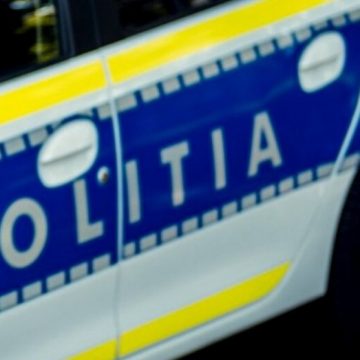 BORȘA: S-a urcat beat la volan și fără permis, a dat cu mașina de un gard, după care și-a luat tălpășița