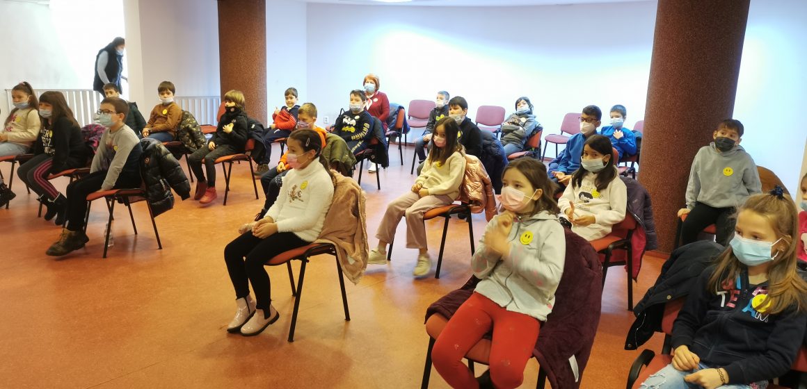 Video | Zâmbiți vă rog: Activitate de Ziua râsului, a fericirii, a stării de bine la Biblioteca Județeană ”Petre Dulfu” din Baia Mare