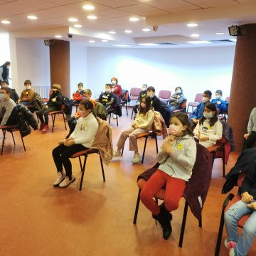 Video | Zâmbiți vă rog: Activitate de Ziua râsului, a fericirii, a stării de bine la Biblioteca Județeană ”Petre Dulfu” din Baia Mare