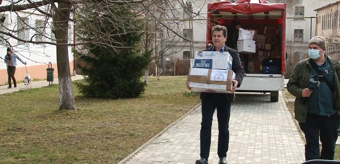 Video | Au sosit ajutoare de la Universitatea din Napoli pentru refugiații cazați în căminul studențesc băimărean