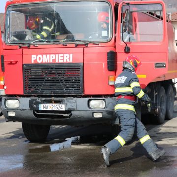 Incendiu de la europubele extins la trei autoturisme