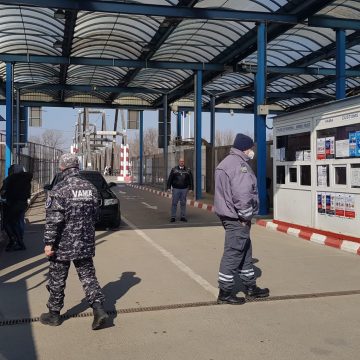 Situația la Punctul de Trecere a Frontierei Sighetu Marmației în 17 martie, 21 ucraineni au trecut prin apa râului Tisa