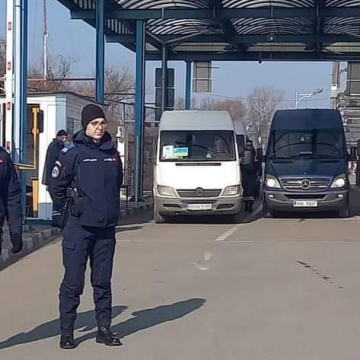 Situația la Punctul de Trecere a Frontierei Sighetu Marmației în 18 martie, alți 25 ucraineni au trecut prin apa râului Tisa