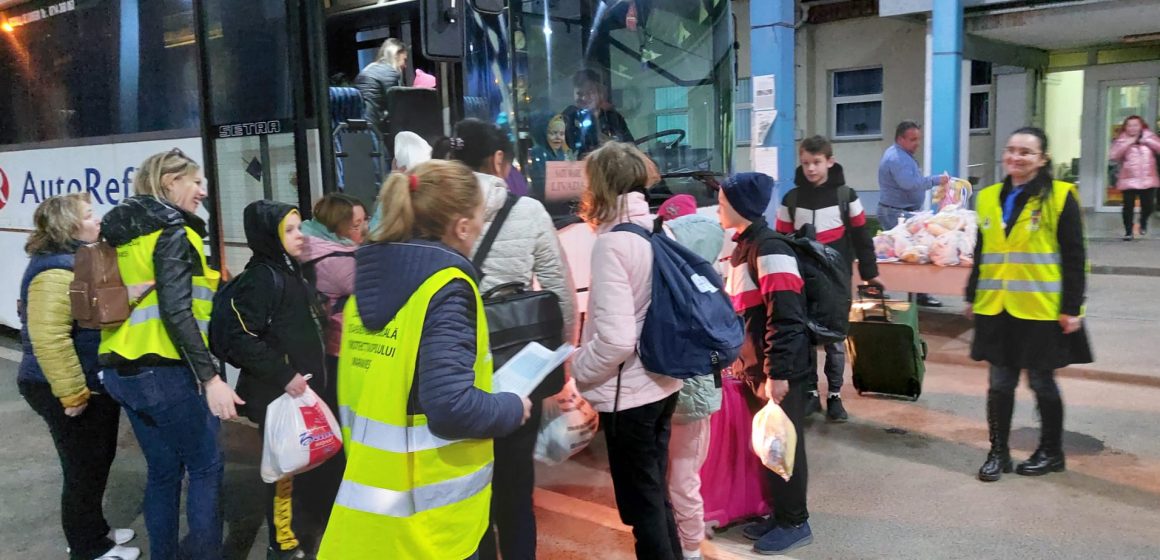 Un grup de copii din Ucraina și însoțitorii acestora au fost preluați, în noaptea de marți spre miercuri de specialiștii DGASPC Maramureș