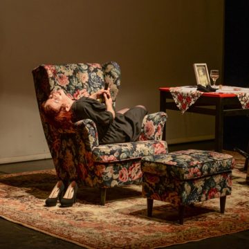 Invitație la teatru – ”Emilia în timp de pace și război”