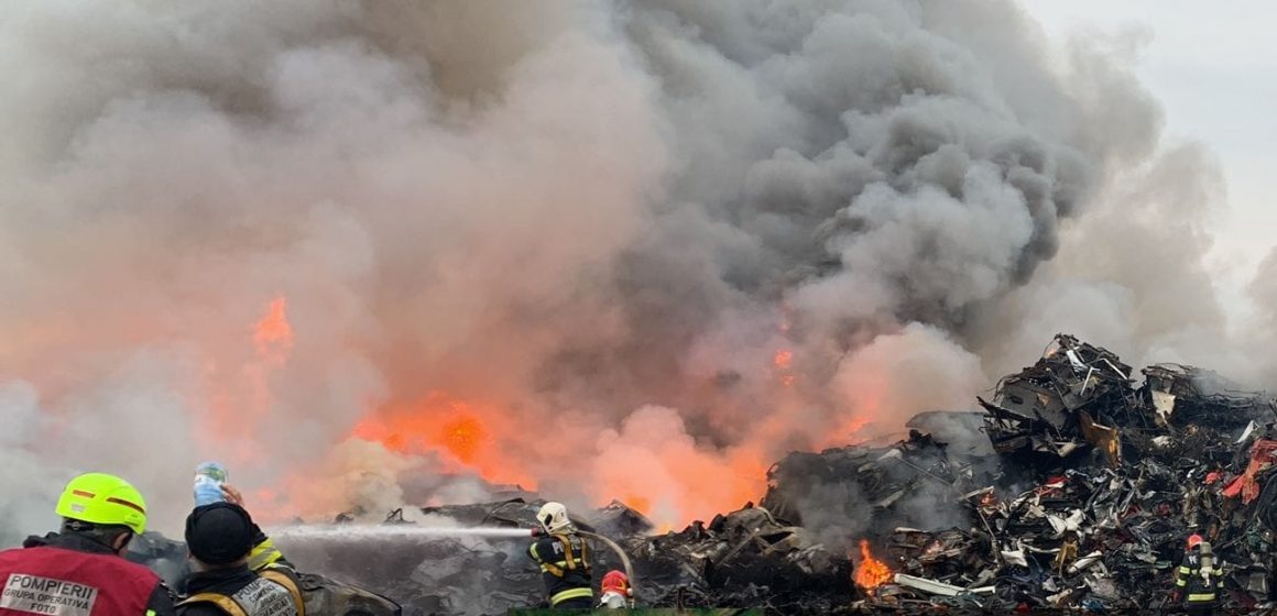 Decizie a Guvernului – Incendierea şi îngroparea deşeurilor devin infracţiuni