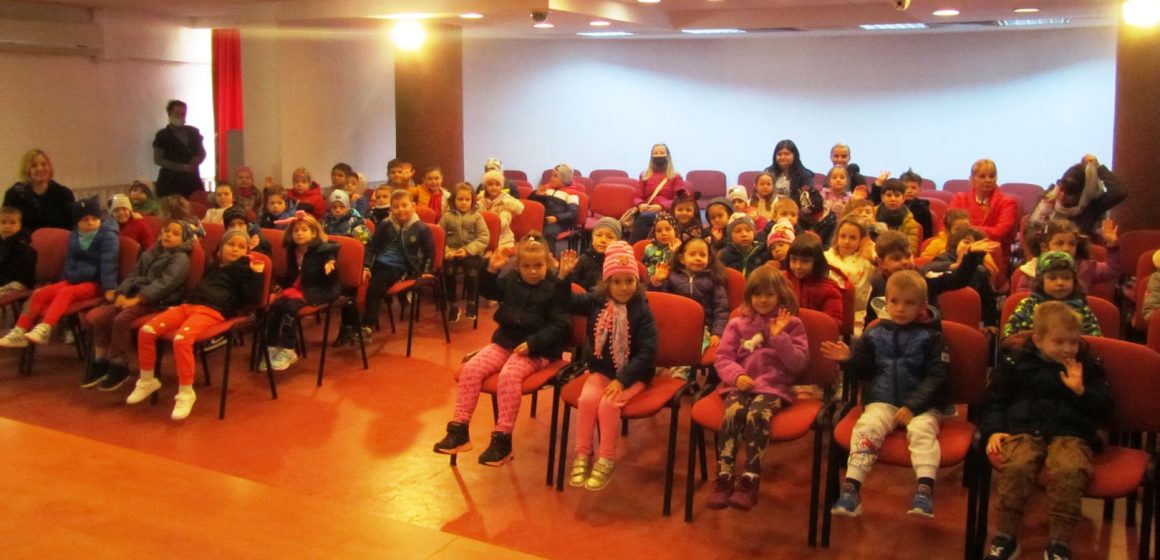 Prichindei la bibliotecă Prichindei la bibliotecă