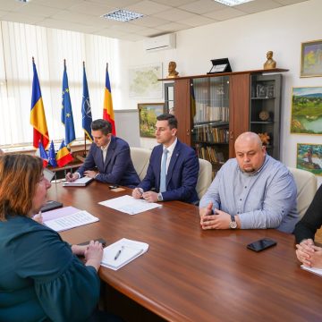 Reprezentanți francezi din Departamentul Aude – întâlnire cu executivul Consiliului Județean Maramureș și vizită la Centrul Blue Dot din vama Sighet Reprezentanți francezi din Departamentul Aude – întâlnire cu executivul Consiliului Județean Maramureș și vizită la Centrul Blue Dot din vama Sighet