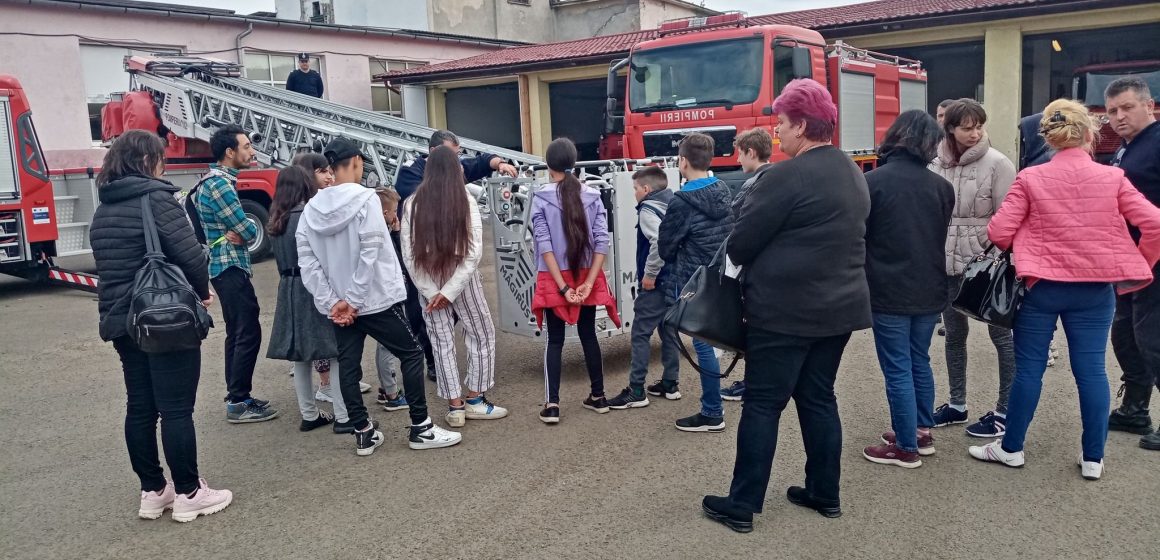 Ziua internaţională a pompierilor a fost marcată de copiii și tinerii din sistemul de protecție specială al DGASPC Maramureș